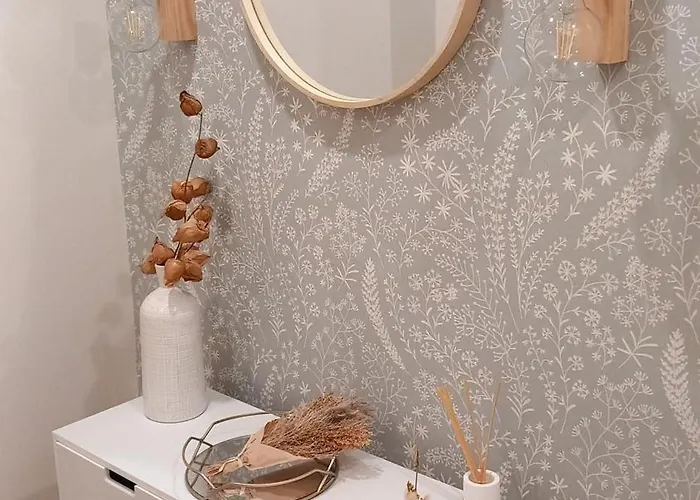 Cerca De Todo Y Un Salon Cocina Que Reune Ermua